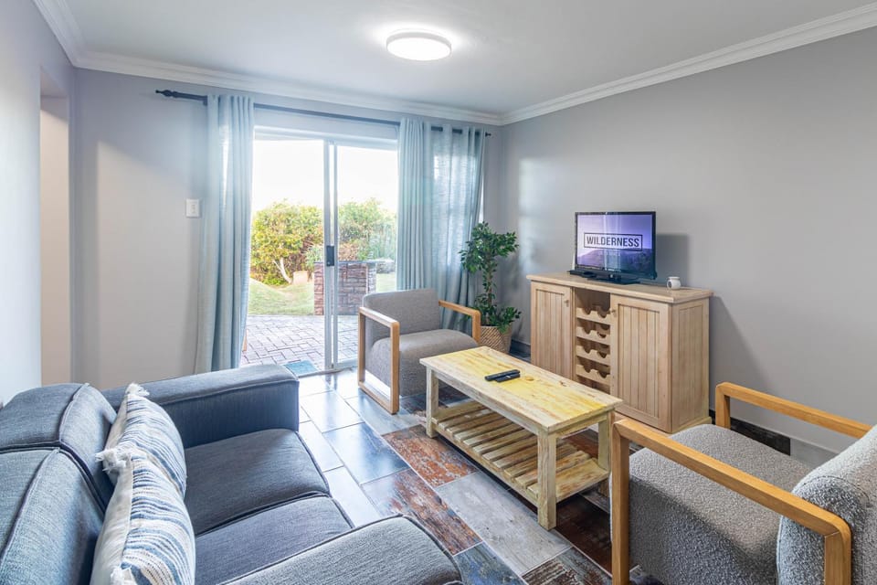 TV and multimedia, Living room, Seating area, Evening entertainment