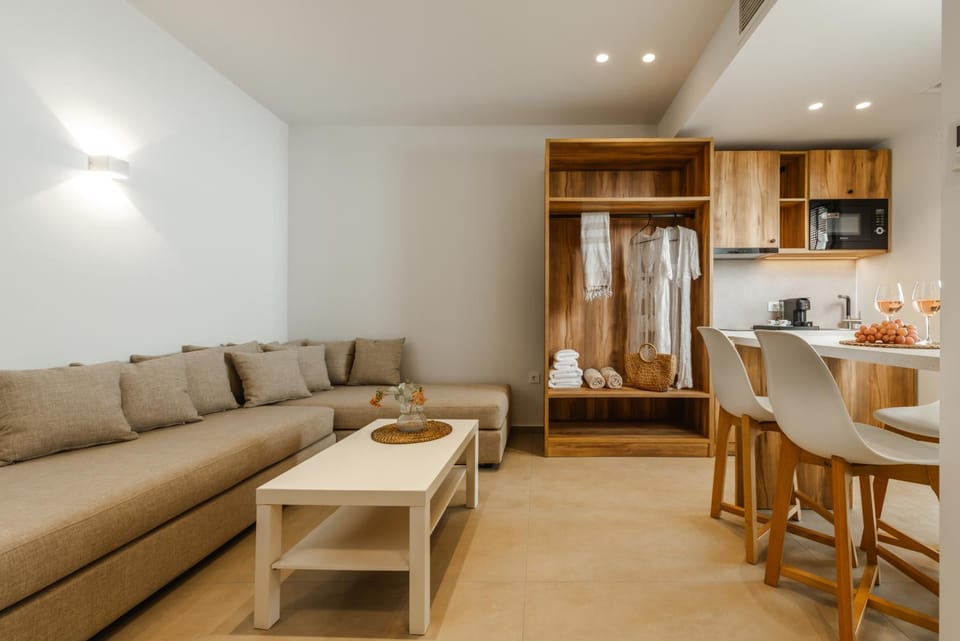 EMERALD Luxury Living Apartment in Greece