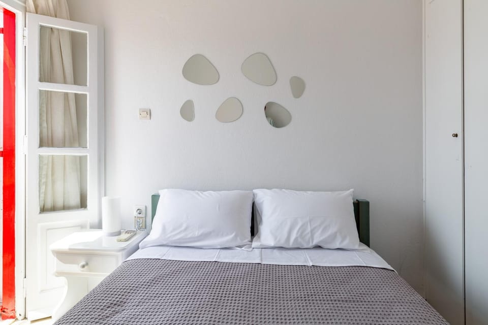 Elenitas Town house with Balcony and Sea View Apartment in Mykonos