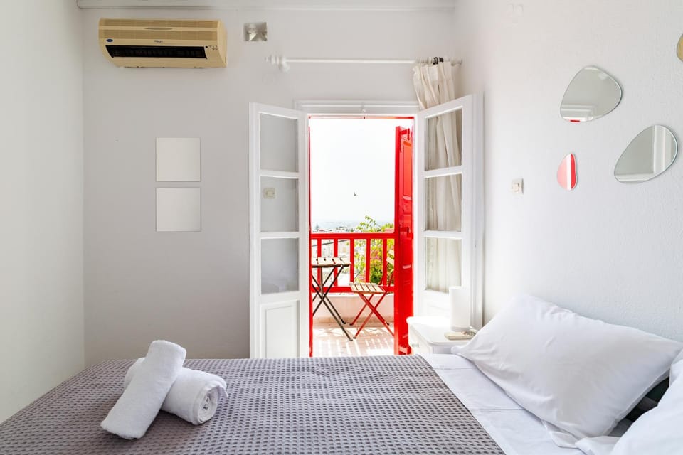 Elenitas Town house with Balcony and Sea View Apartment in Mykonos