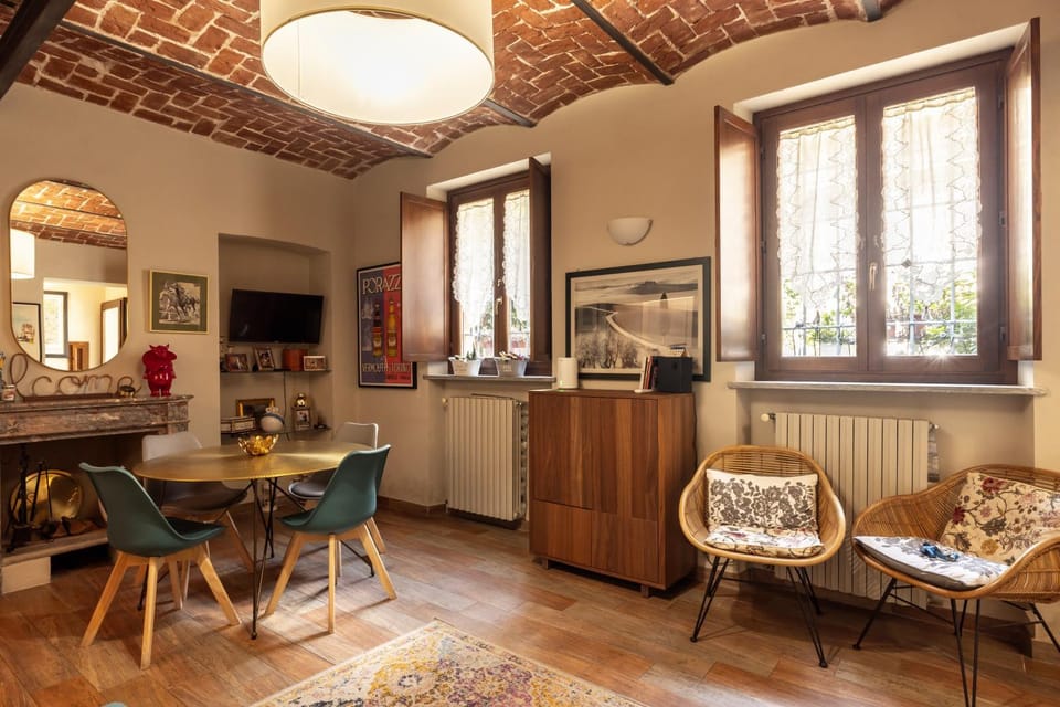 Living room, Seating area, Dining area, internet, pet friendly