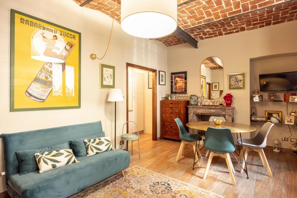 TV and multimedia, Kitchen or kitchenette, Living room, Seating area, Dining area