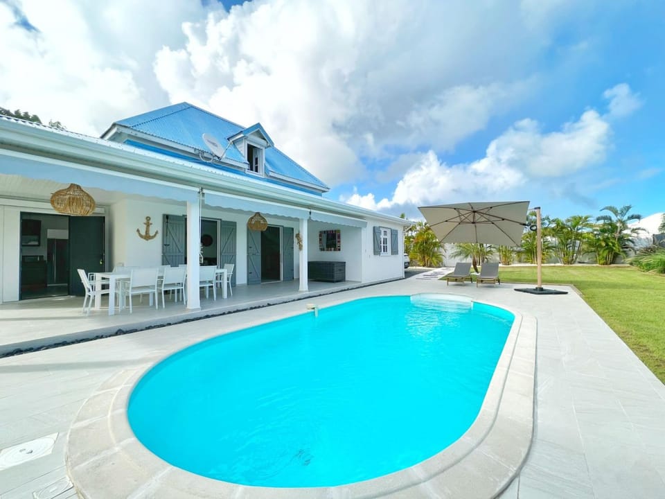 Patio, Pool view, Swimming pool, sunbed