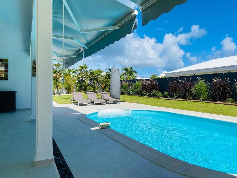 Property building, Natural landscape, Swimming pool, Open Air Bath