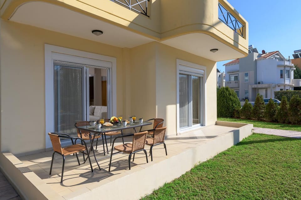 Patio, Facade/entrance, Garden
