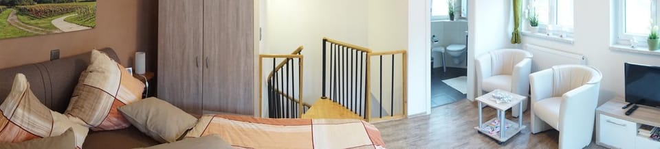 Photo of the whole room, Decorative detail