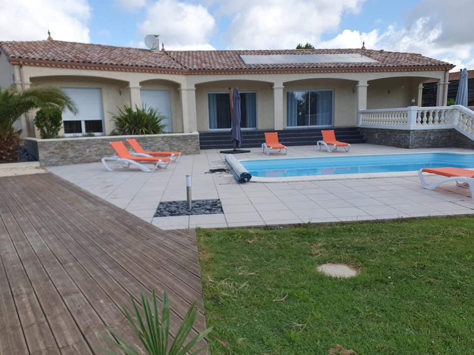 villa 15 personnes avec piscine et terrain de pétanque Villa in Occitanie