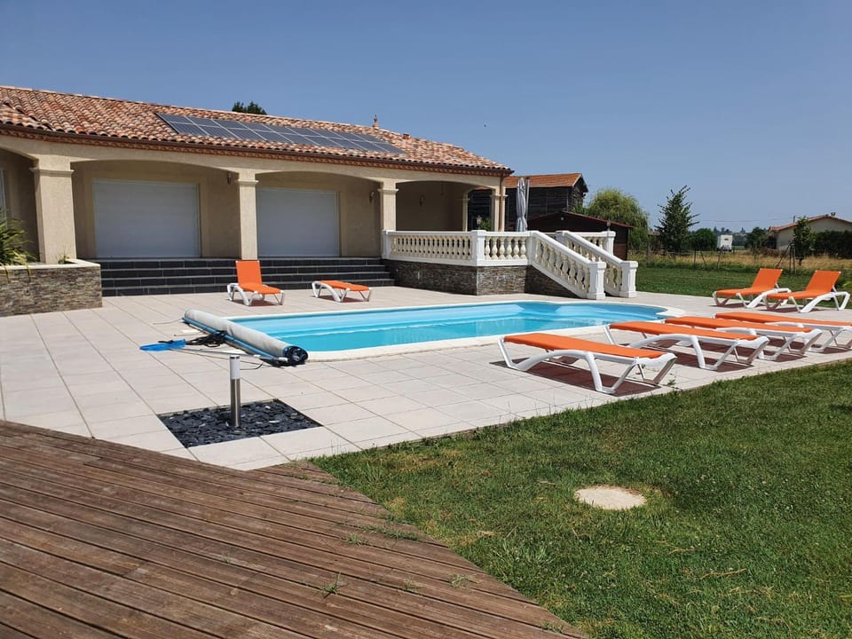 villa 15 personnes avec piscine et terrain de pétanque Villa in Occitanie