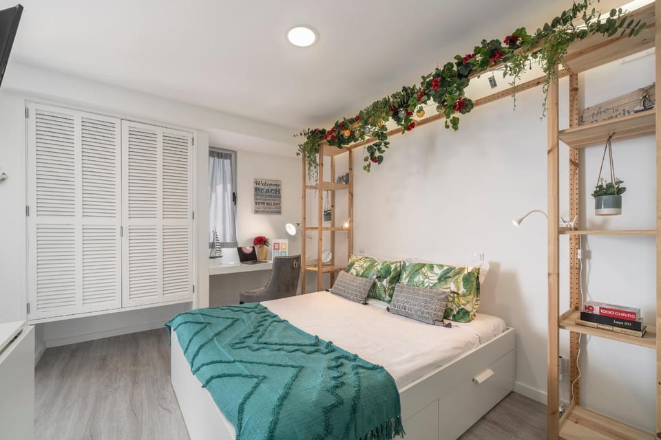 Bed, Photo of the whole room, Bedroom