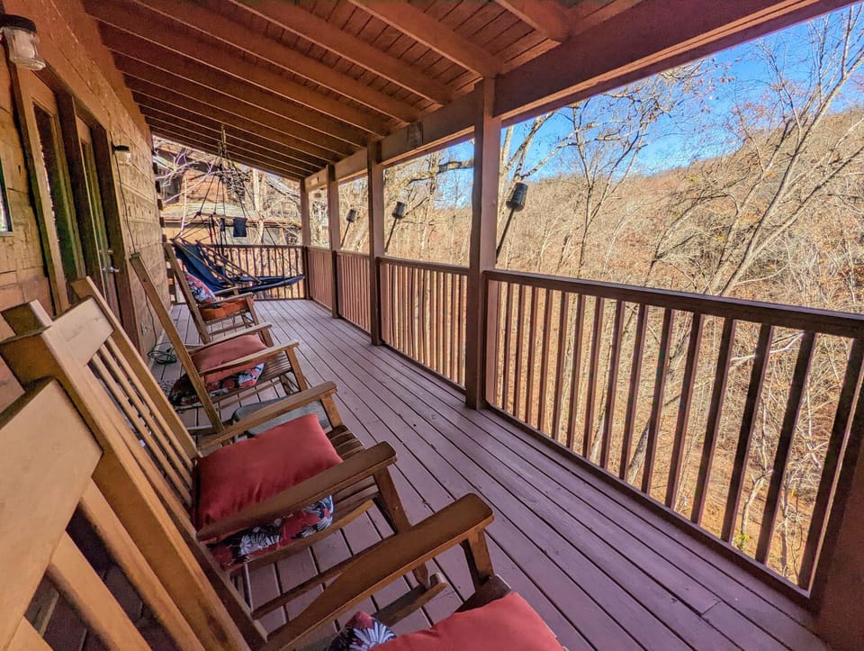 Firefly Hollow Cabin - Smoky Mountains - Soaky Mountain Water Park - Sevierville Convention Center Cabin in Sevierville