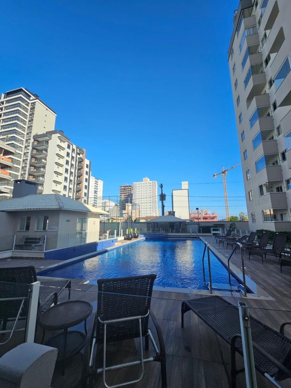 Property building, Pool view, Swimming pool, Swimming pool, sunbed