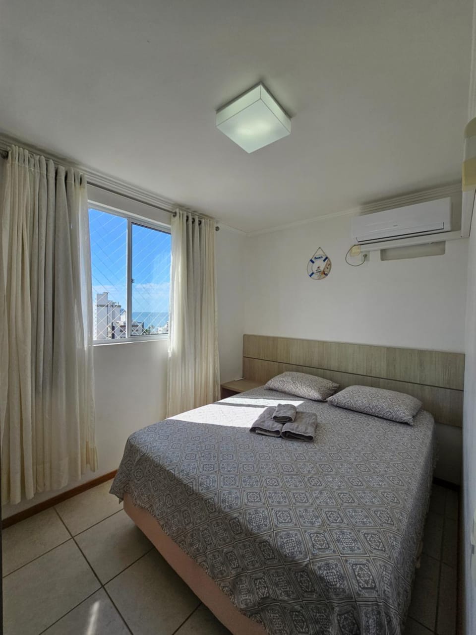 Bed, Photo of the whole room, Bedroom, air conditioner