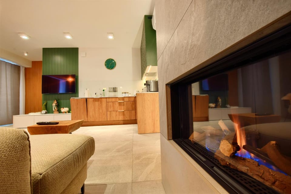 TV and multimedia, Living room, Seating area, flat iron