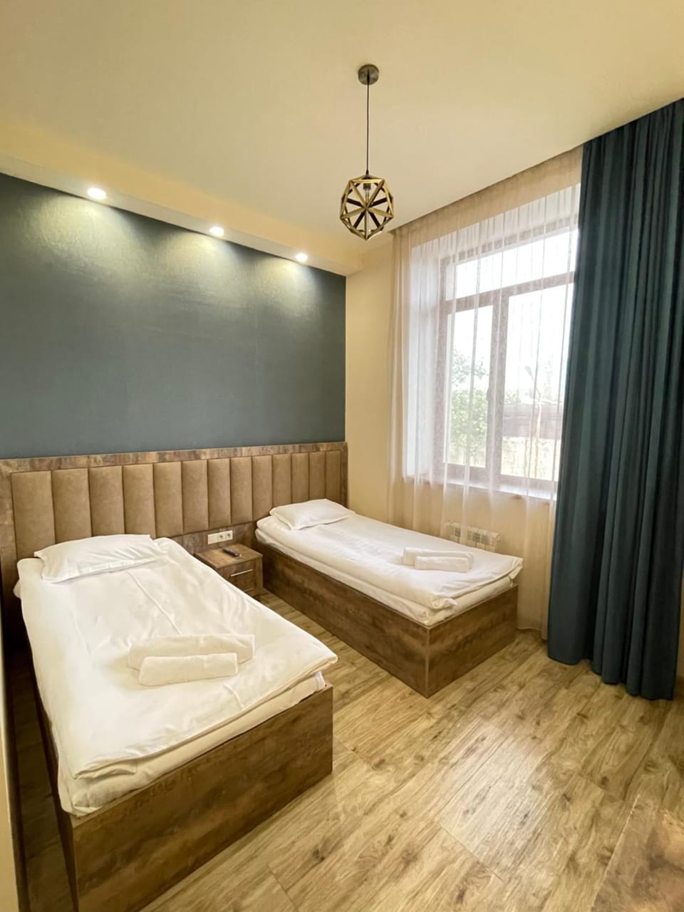 Shower, Toilet, Bed, Coffee/tea facilities, Photo of the whole room, Dining area, Bedroom, furniture, heating, internet, locker, room service, towels, wardrobe, dryer, air conditioner