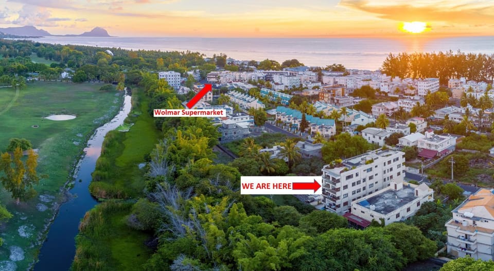 373 Wolmar Cosy and Modern Apartment- 200 metres from the Beach and Supermarkets and just next to Domaine de wolmar with views of deers and green natural park Apartment in Flic en Flac