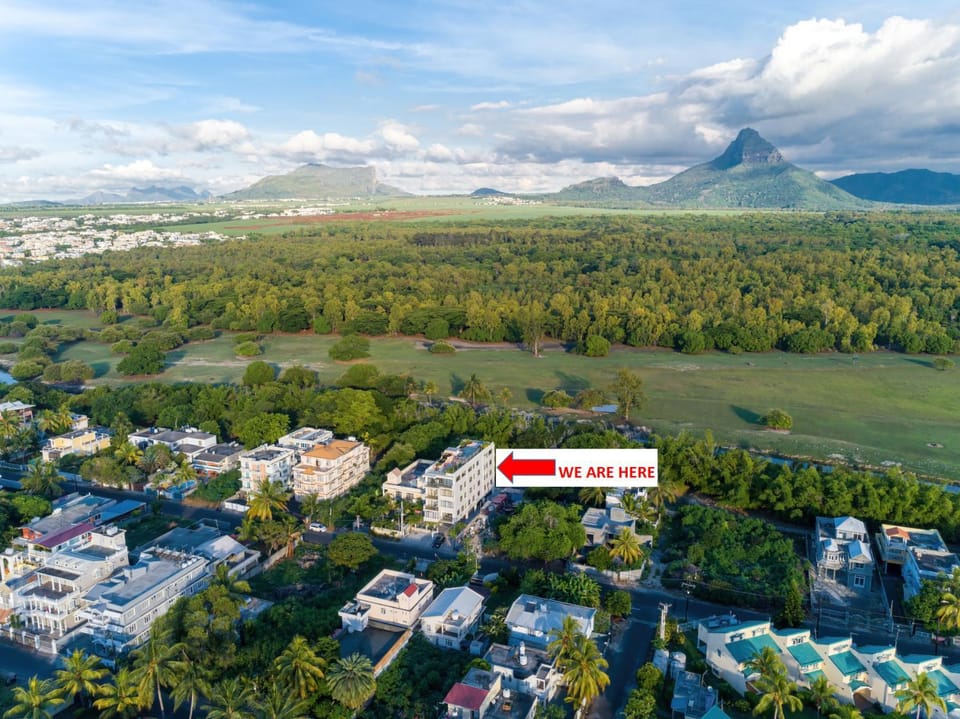 373 Wolmar Cosy and Modern Apartment- 200 metres from the Beach and Supermarkets and just next to Domaine de wolmar with views of deers and green natural park Apartment in Flic en Flac
