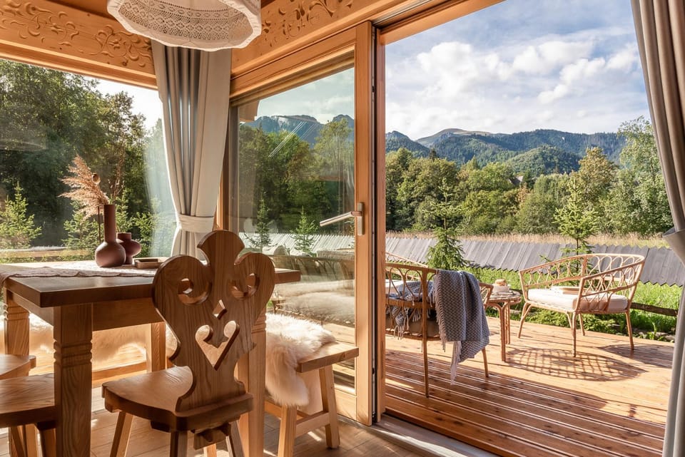 Balcony/Terrace, Living room, Seating area, Mountain view