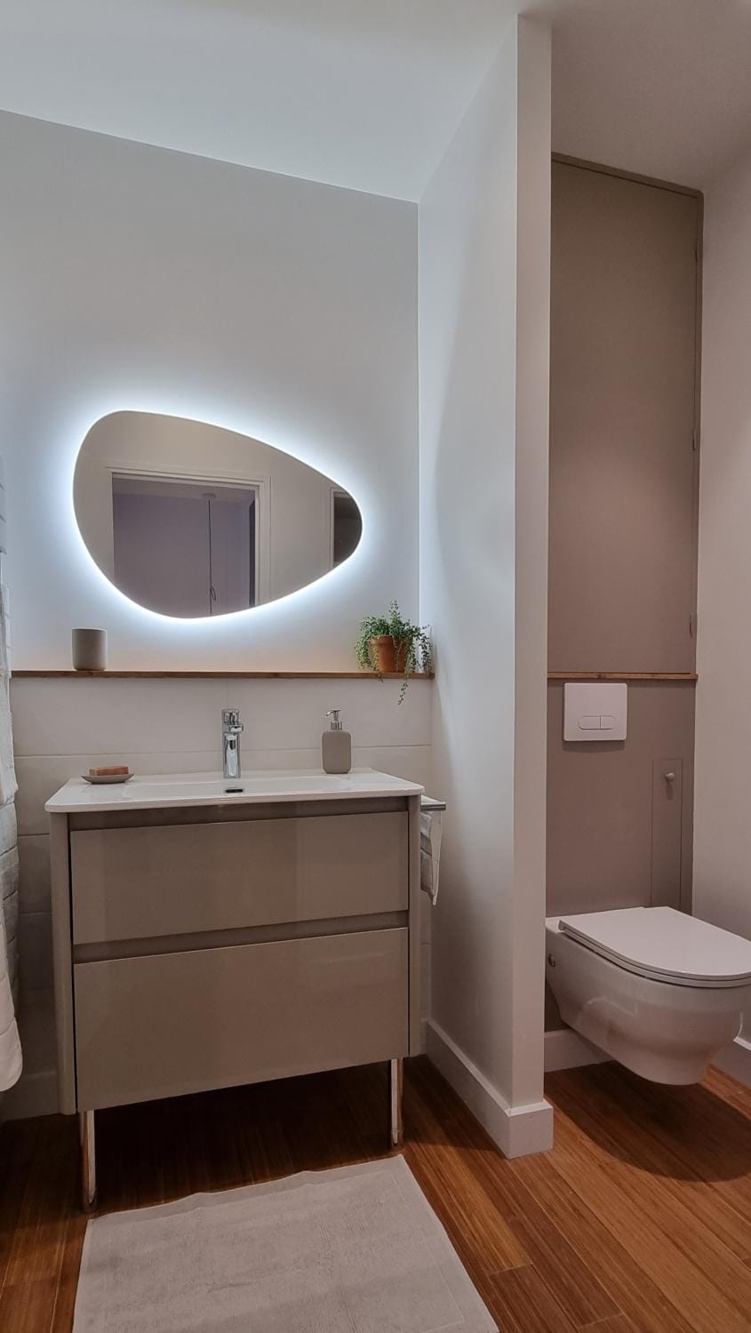 Shower, Bathroom, heating, towels, washing machine
