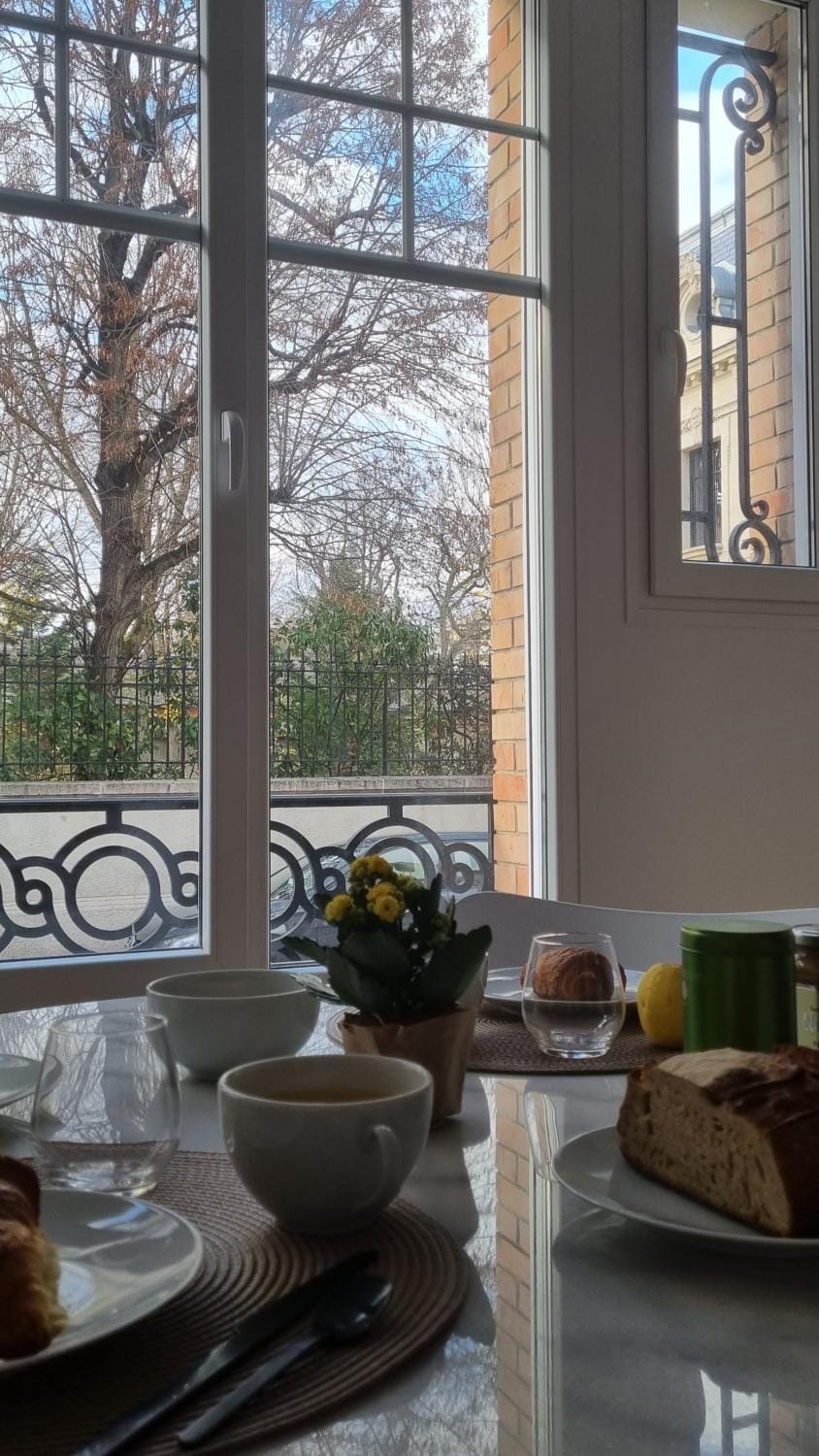 Dining area, City view