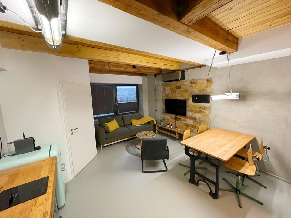 Kitchen or kitchenette, Living room, Seating area, Dining area