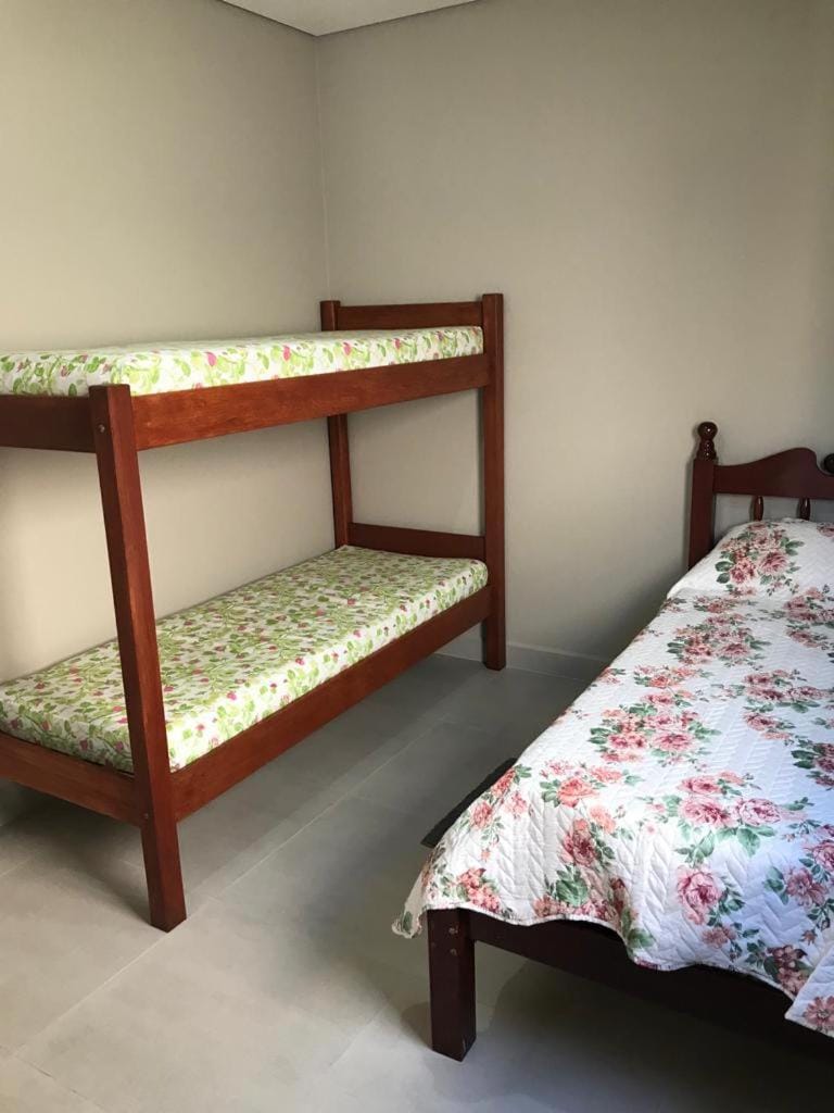 Bedroom, bunk bed