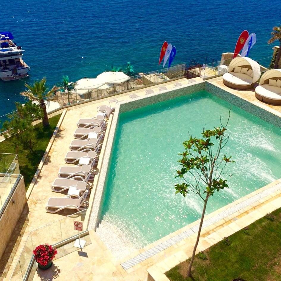 Pool view, Swimming pool