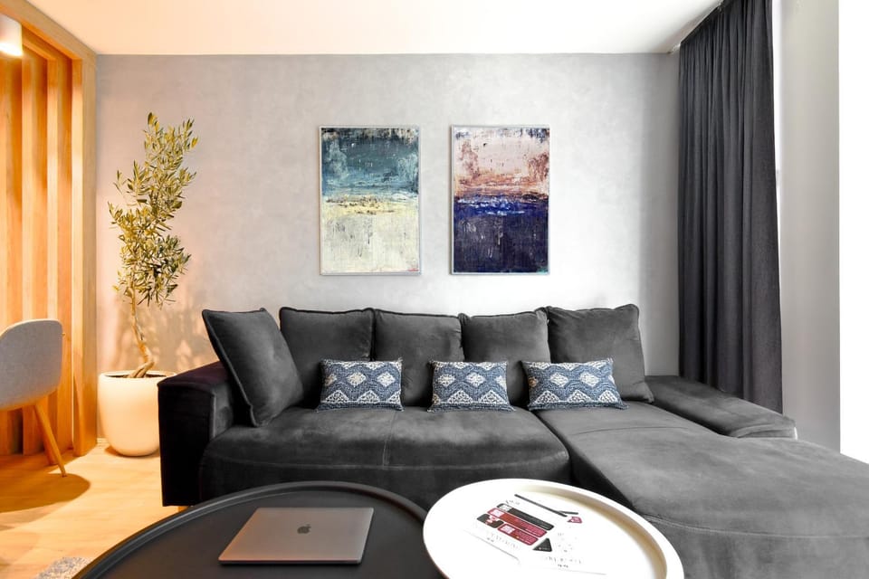 Living room, Decorative detail, Dining area
