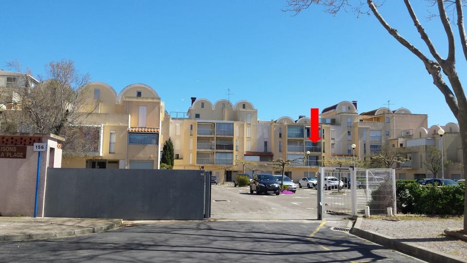 Property building, Facade/entrance