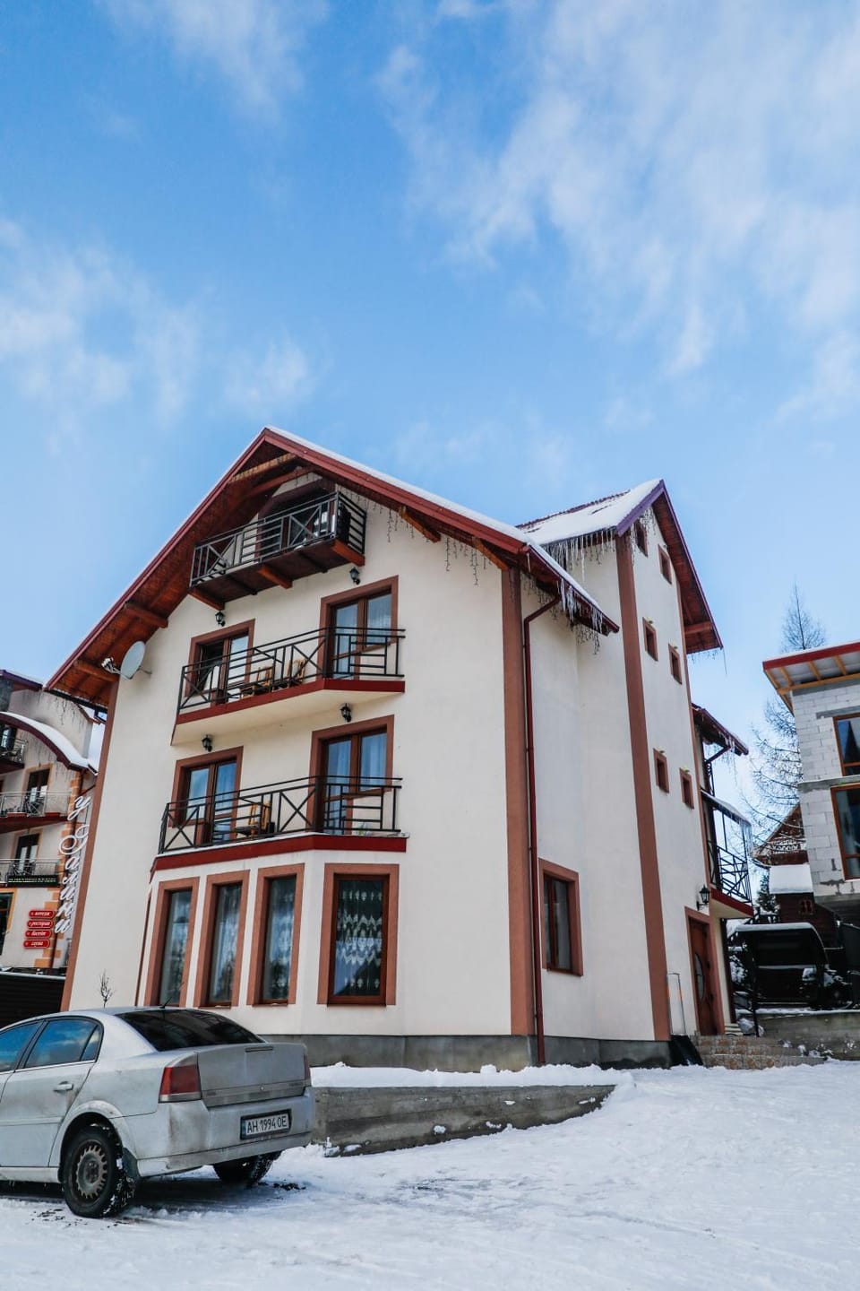 Property building, Day, Location, Parking