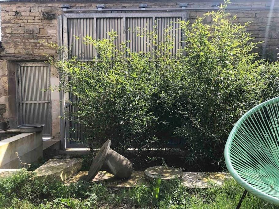 Maison rivière très calme près de Chablis et Noyers sur serein chez un céramiste designer House in Bourgogne-Franche-Comté