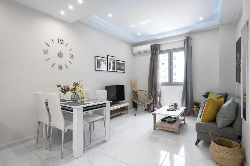 TV and multimedia, Living room, Seating area, Dining area, Evening entertainment