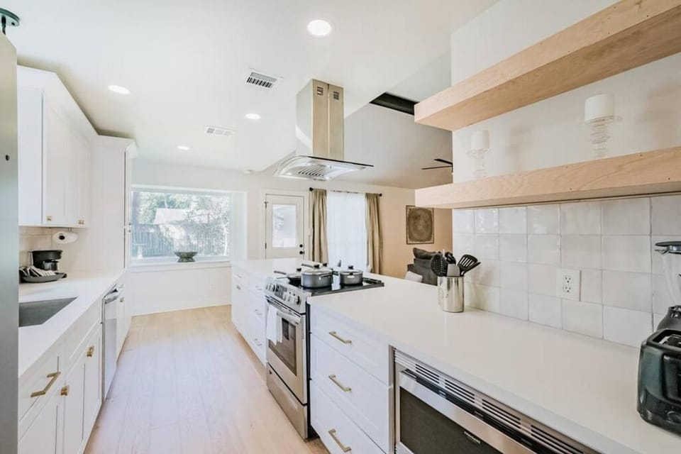 Rena Home Sleeps 8 Yard King Ensuite House in Houston