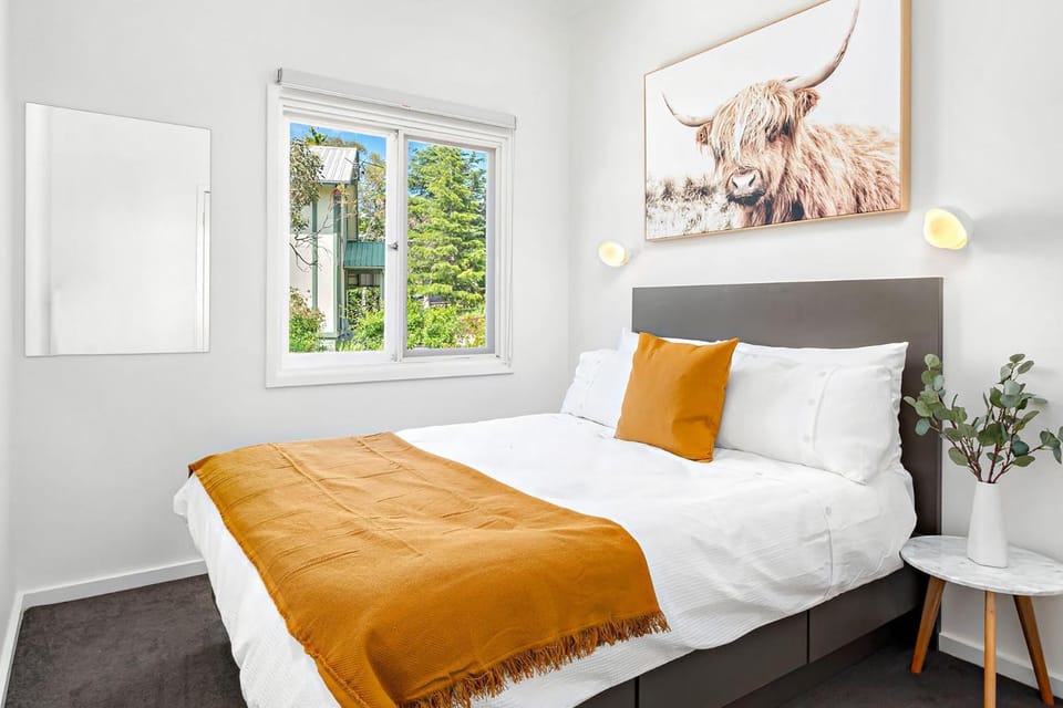 Bed, Decorative detail, Bedroom