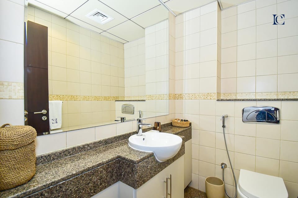 Toilet, Bathroom, towels
