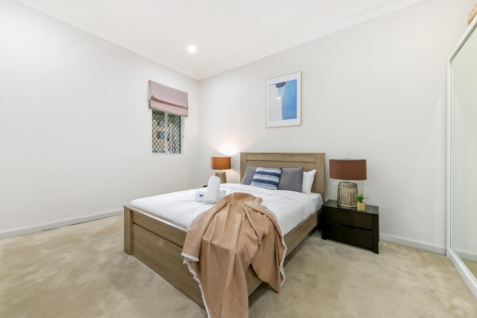KOZYGURU | Leichhardt | Cozy Holiday 3 BED Home + Free Parking Apartment in Sydney