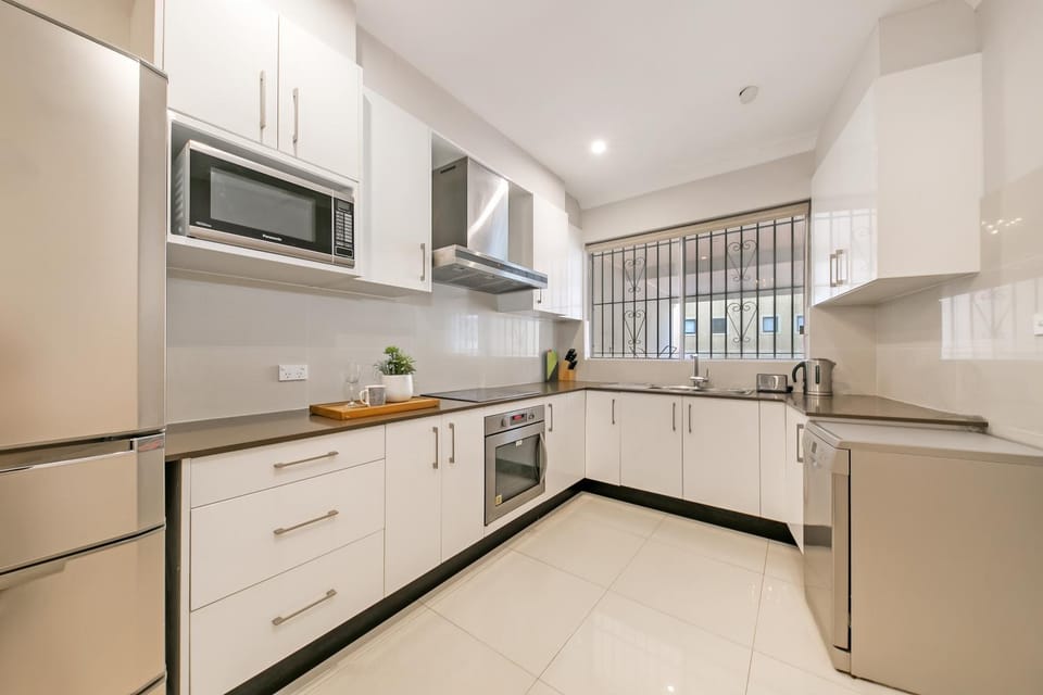 KOZYGURU | Leichhardt | Cozy Holiday 3 BED Home + Free Parking Apartment in Sydney