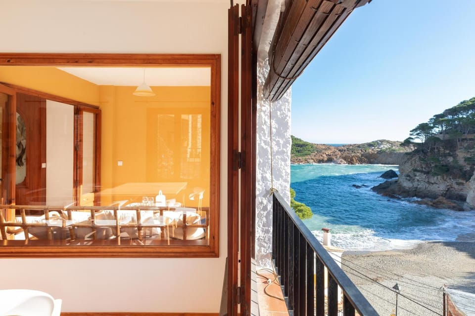 Nearby landmark, Natural landscape, View (from property/room), Balcony/Terrace, Living room, Dining area, Beach, Sea view