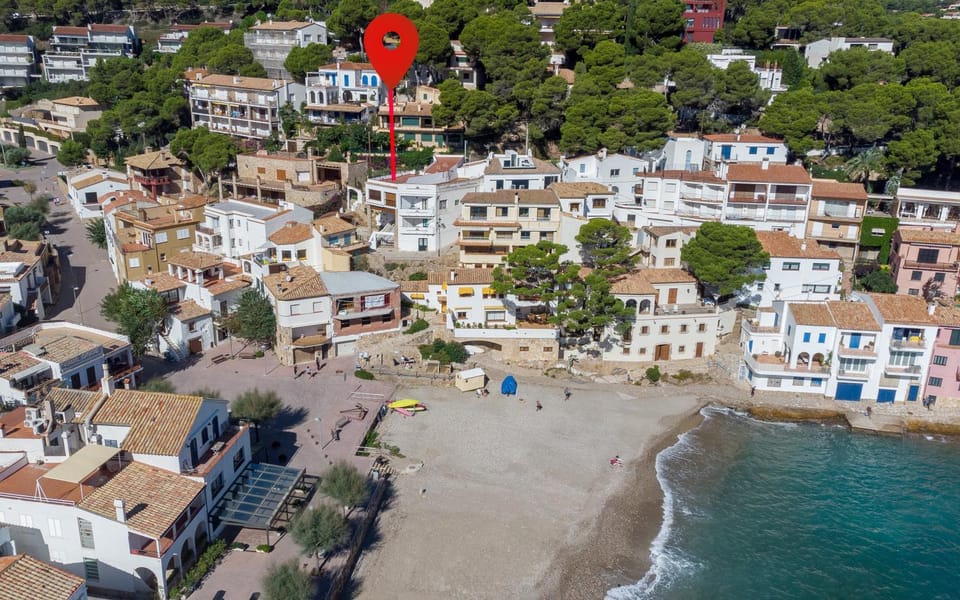 Neighbourhood, Bird's eye view, Location