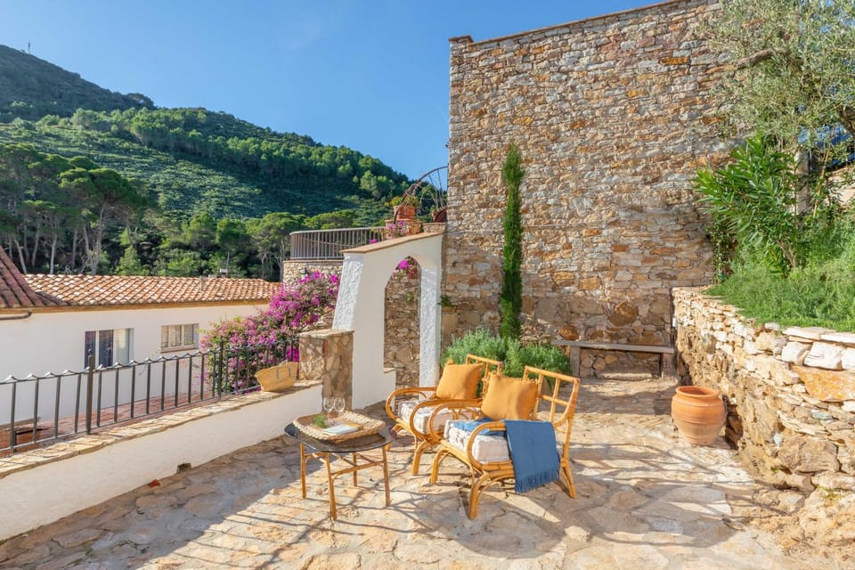 Natural landscape, Balcony/Terrace, Landmark view, Mountain view