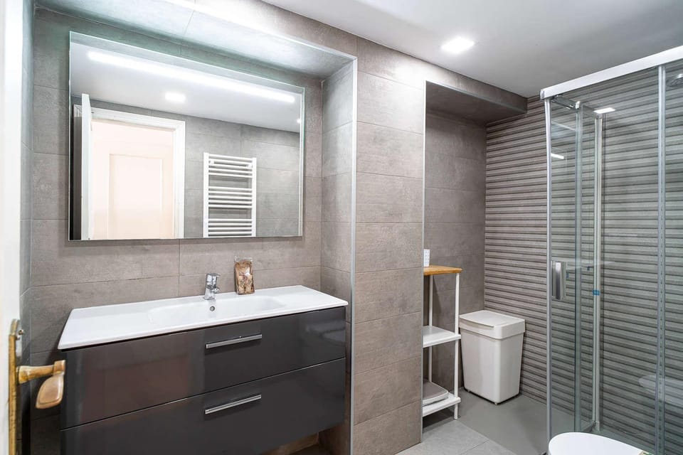 Shower, Bathroom