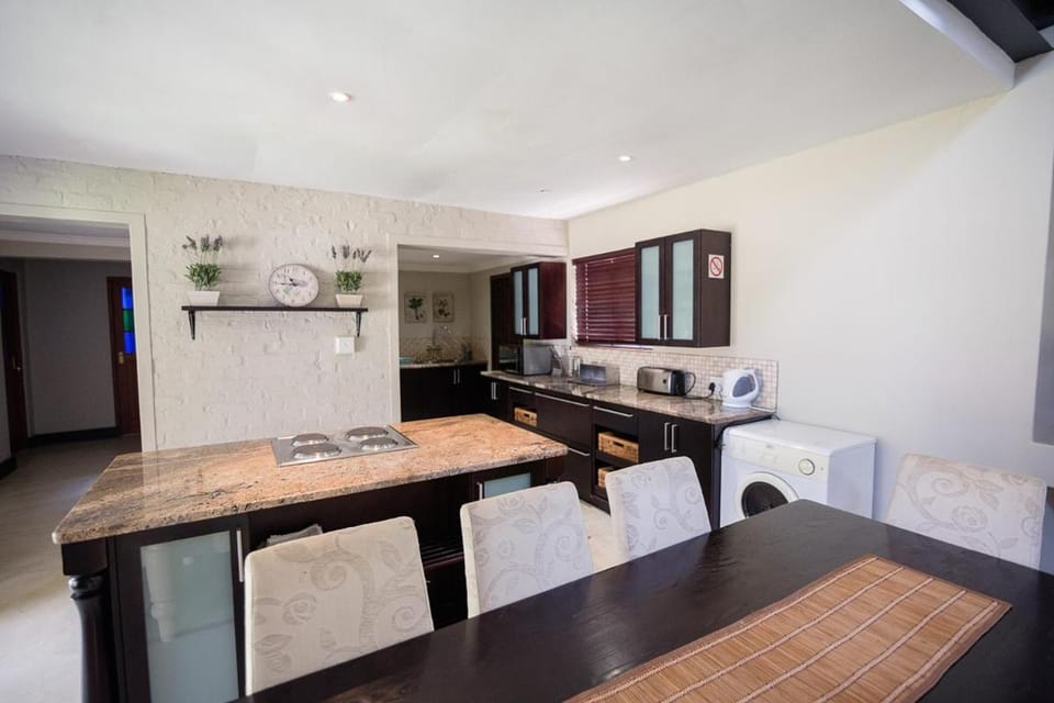 Dining area, kitchen