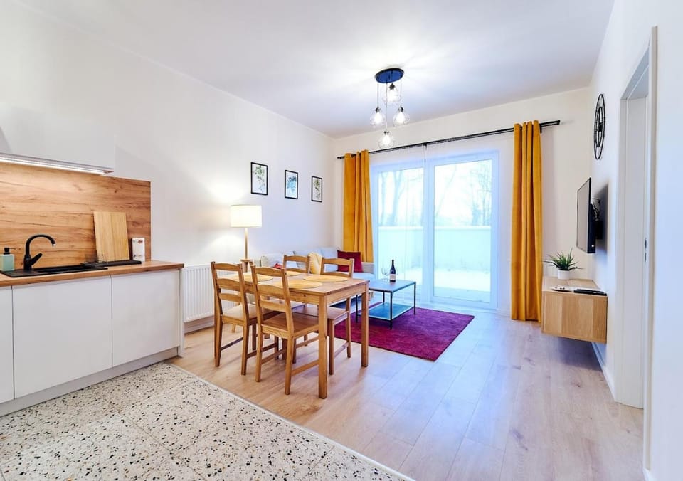 TV and multimedia, Kitchen or kitchenette, Living room, Seating area, Dining area