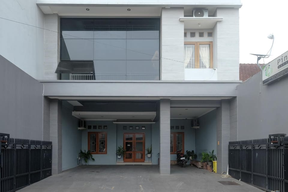 Facade/entrance