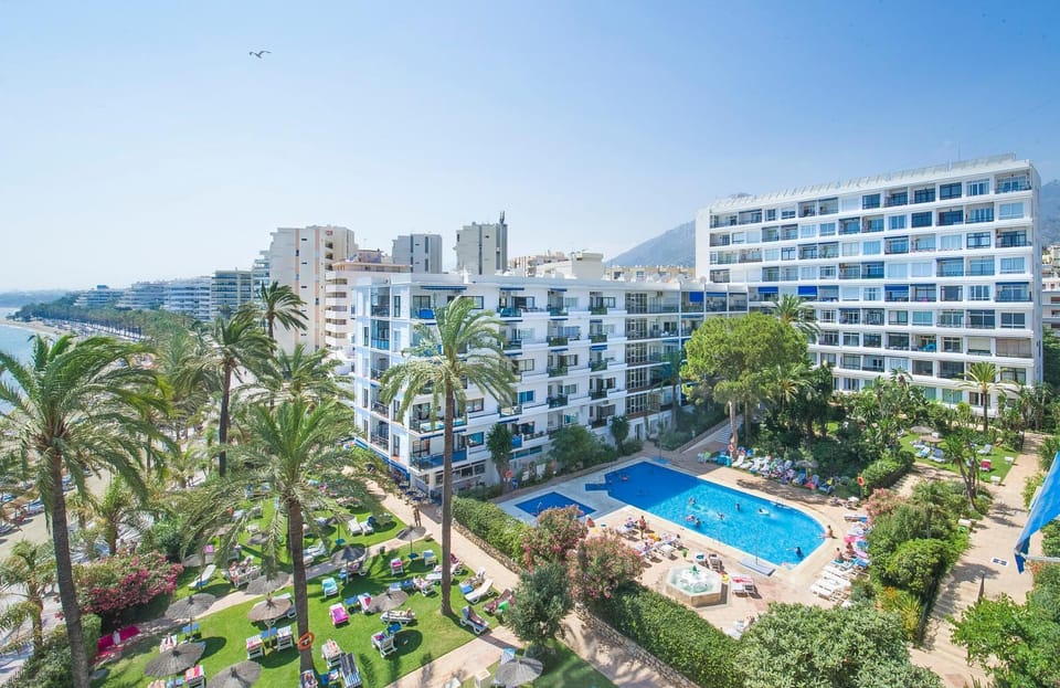 Frontal beach view apartment with spacious balcony Apartment in Marbella
