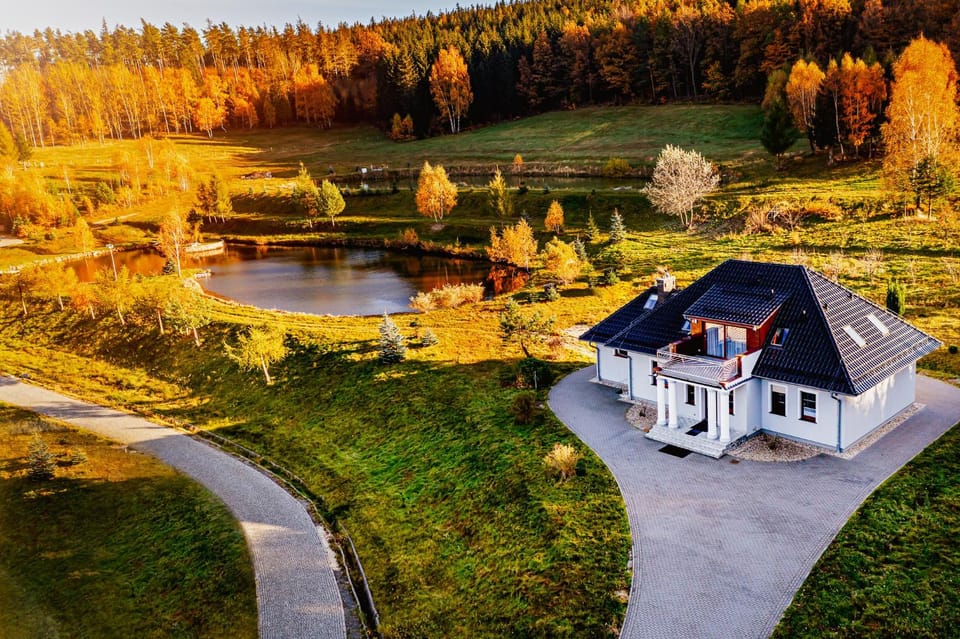 Property building, Neighbourhood, Natural landscape, Bird's eye view, Mountain view