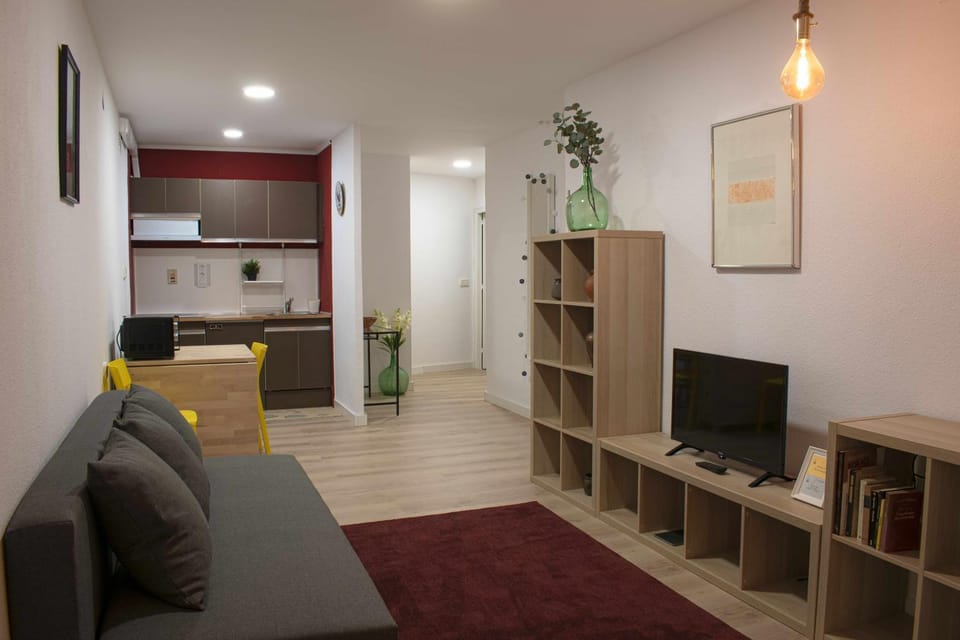 TV and multimedia, Kitchen or kitchenette, Living room, Seating area