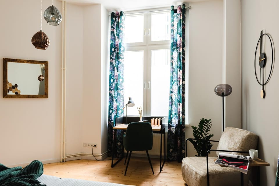 Seating area, Bedroom
