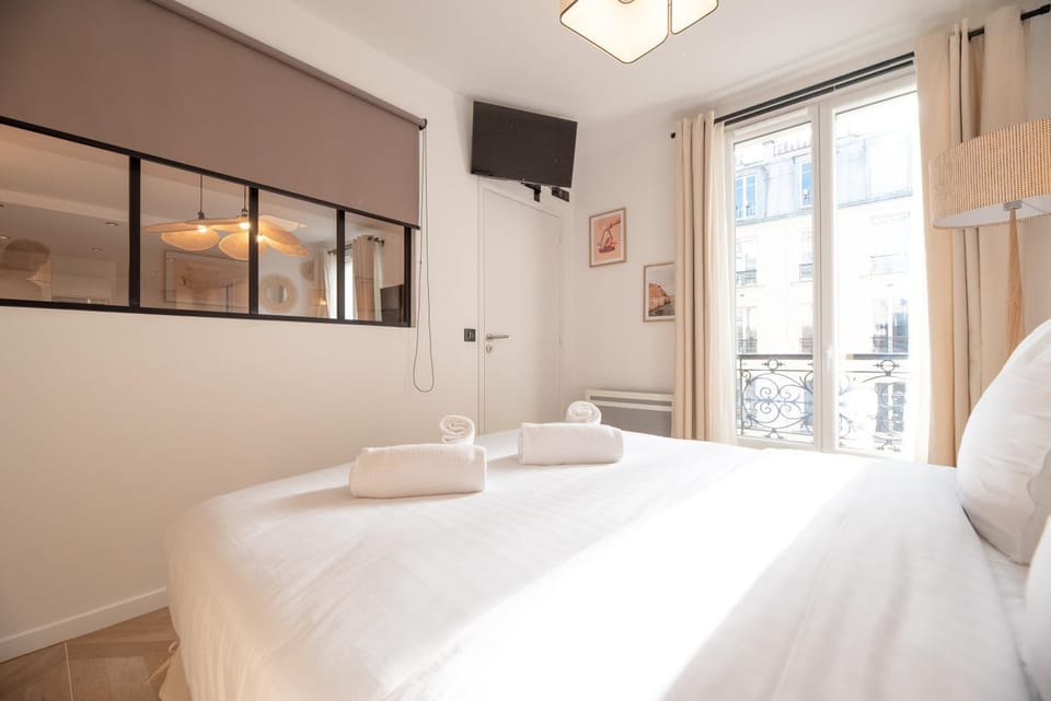 Bed, Photo of the whole room, Bedroom
