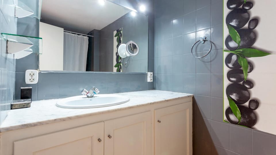 Bathroom, Bath