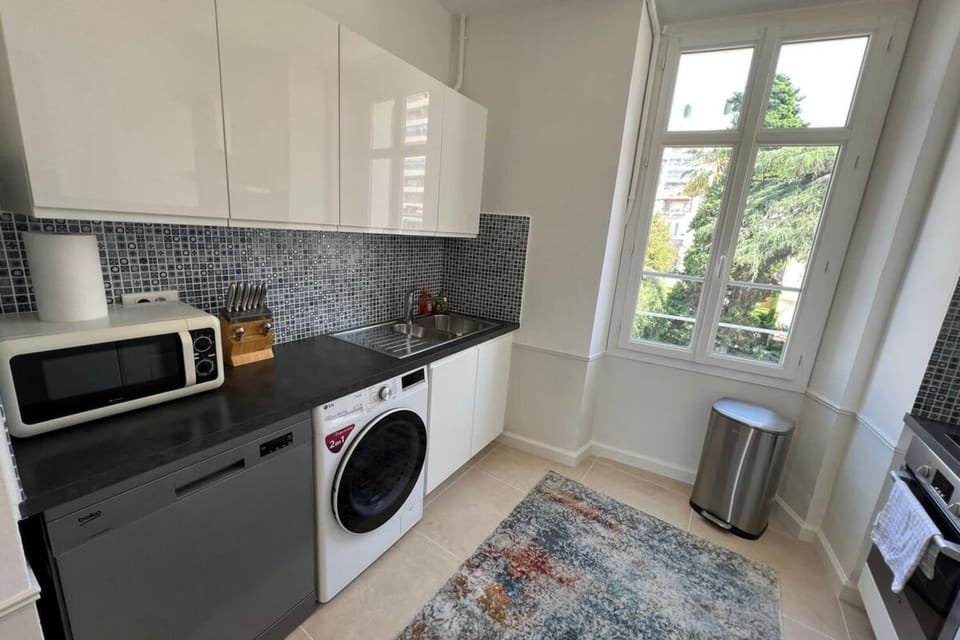 dishwasher, oven, toaster, washing machine, kitchen